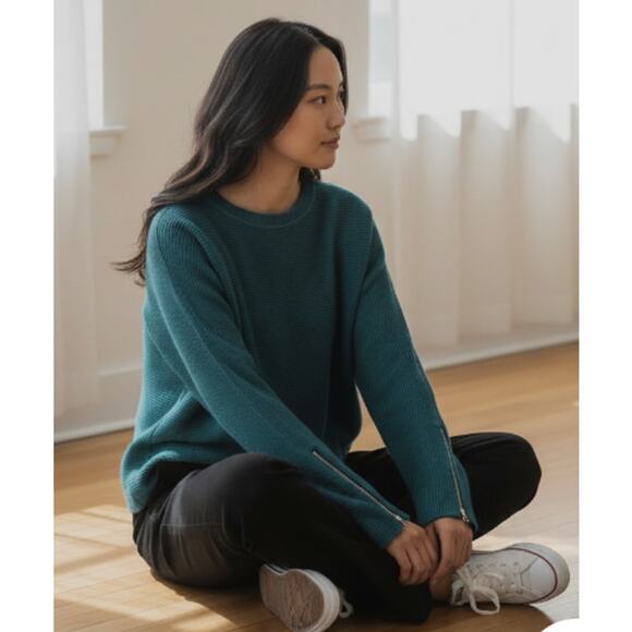 Carmen Carmen Marc Valvo Sweaters - Carmen Marc Valvo Green Ribbed Batwing Knit Top with Zipper Detailing size M